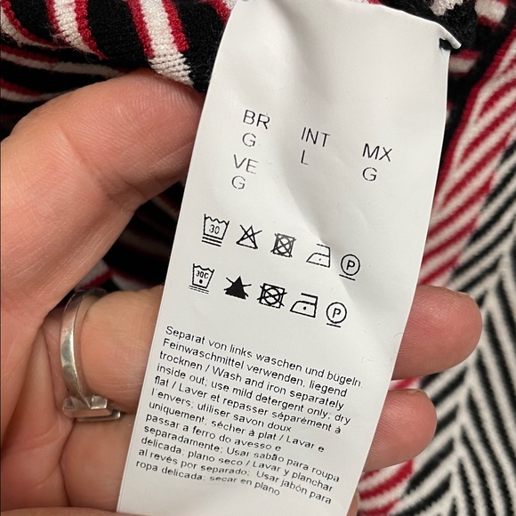 Hugo boss geometric Striped Long Sleeve knit Sweater- like new - Picture 7 of 9